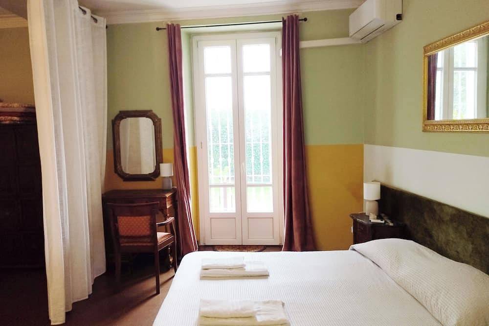 Ganze Wohnung, Familiensuite mit Kamin und Terrasse in Villa mit Park–Lago di Varese in Varese, Varese Provinz