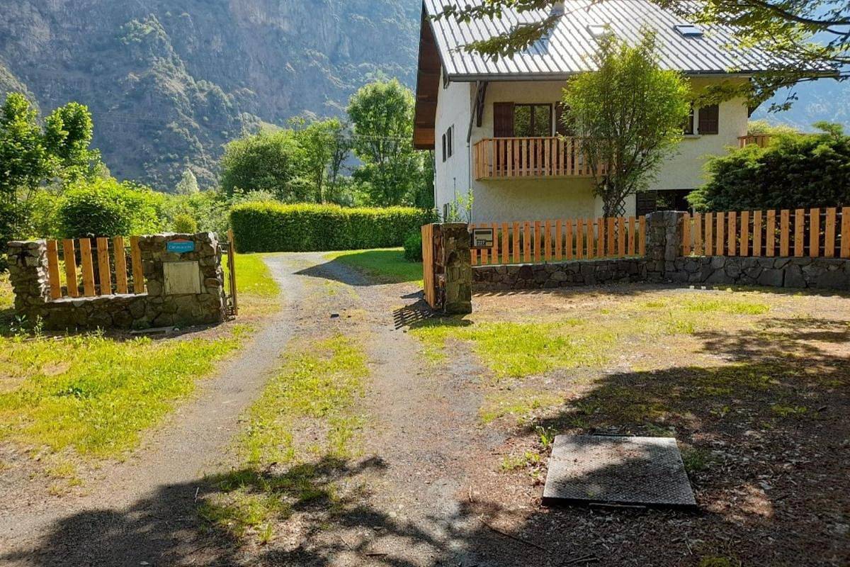 Ganze Wohnung, Three-Bedroom Apartment in Le Bourg-d'Oisans, Nationalpark Écrins