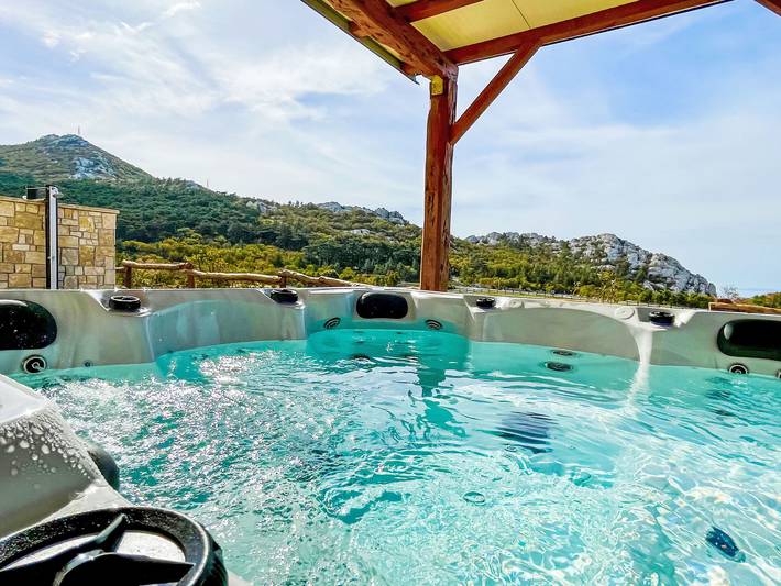 Ferienhaus für 4 Personen, mit Terrasse und Garten in Karlobag - 2