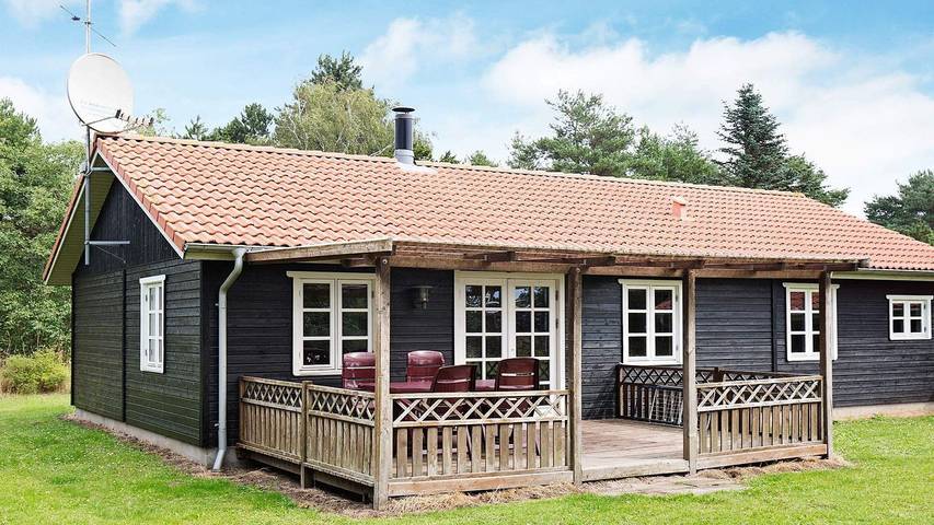 Ferieudlejning for 8 personer, med terrasse og jacuzzi, husdyr tilladt i Rødby