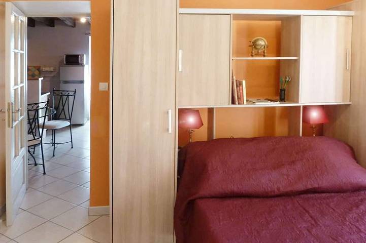 Location de vacances pour 3 personnes, avec terrasse et jardin à Nantheuil - 2