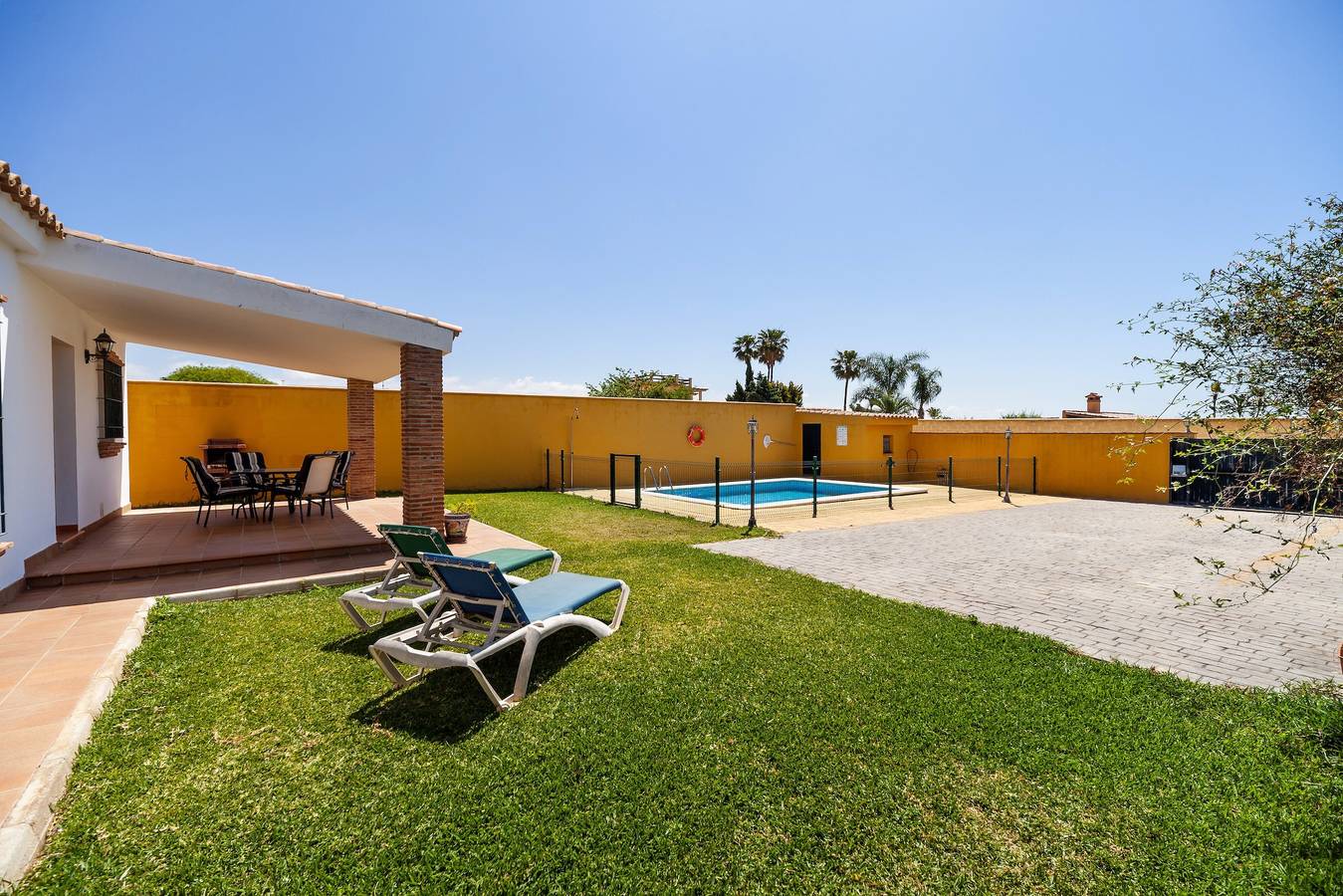 Rústica casa cerca de la playa con piscina, terraza, jardín y Wi-Fi; Se admiten mascotas; Aparcamiento disponible in Fuente del Gallo, Conil de la Frontera