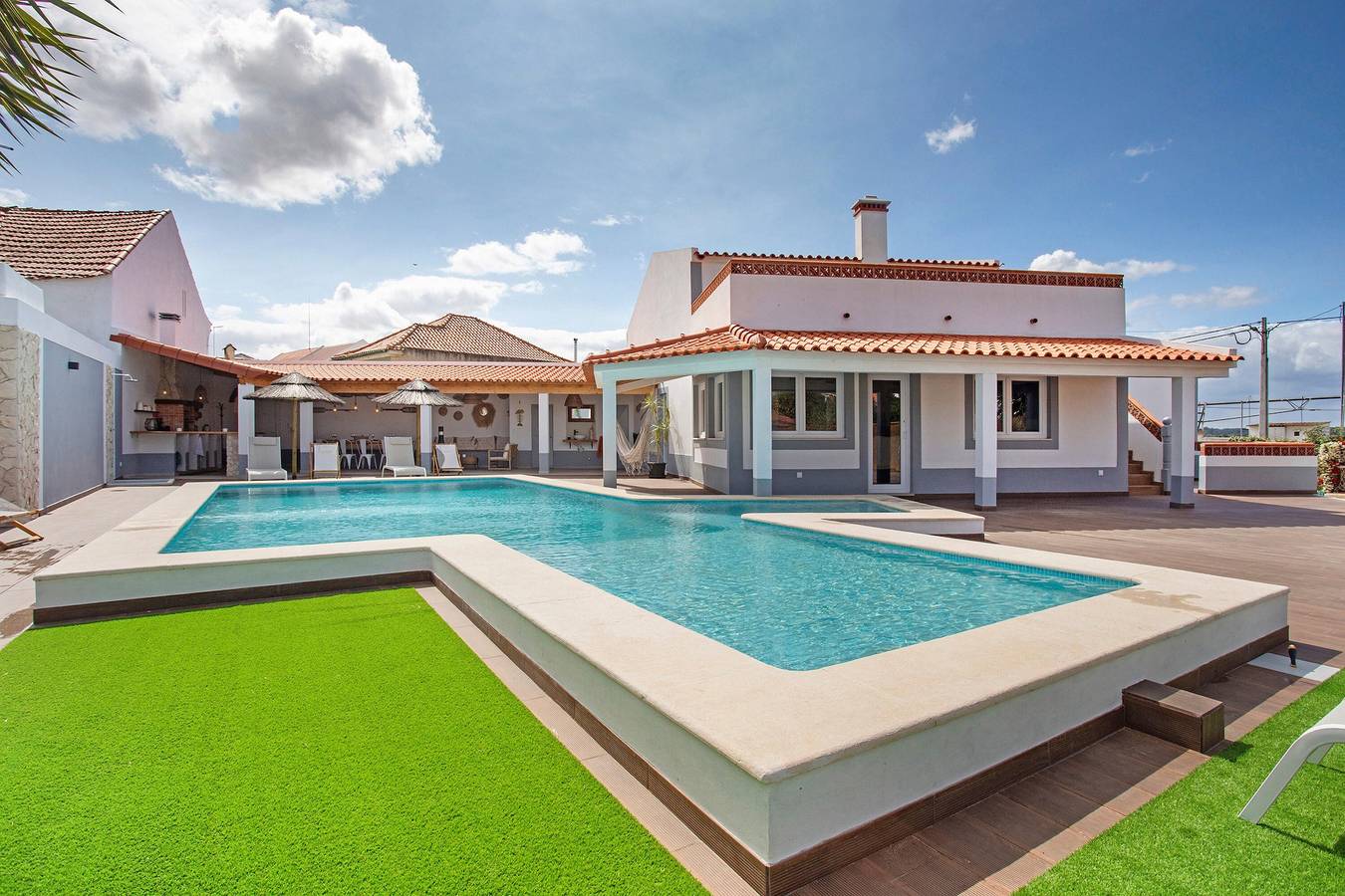 Casa de Férias 'Vila River Sublime' com Piscina Privada, Wi-Fi e Ar Condicionado in Valada, Rio Tejo