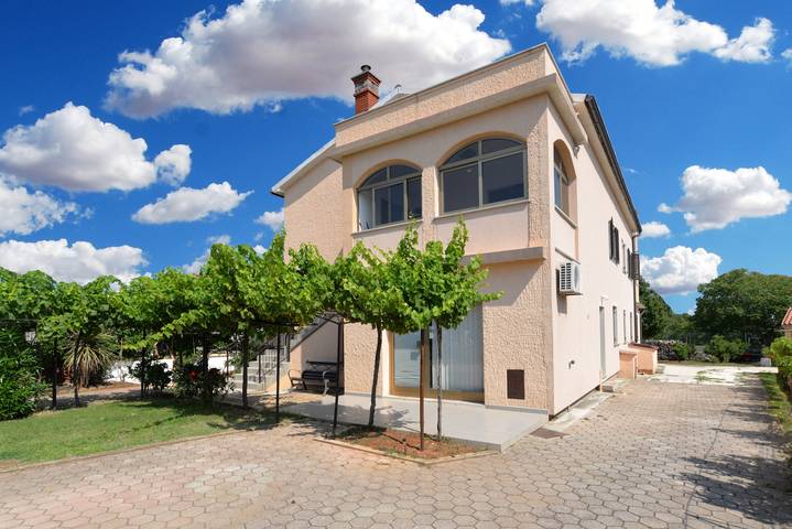 Ganze Wohnung, Ferienwohnung für 5 Personen mit Terrasse in Pula-Medulin, Ližnjan