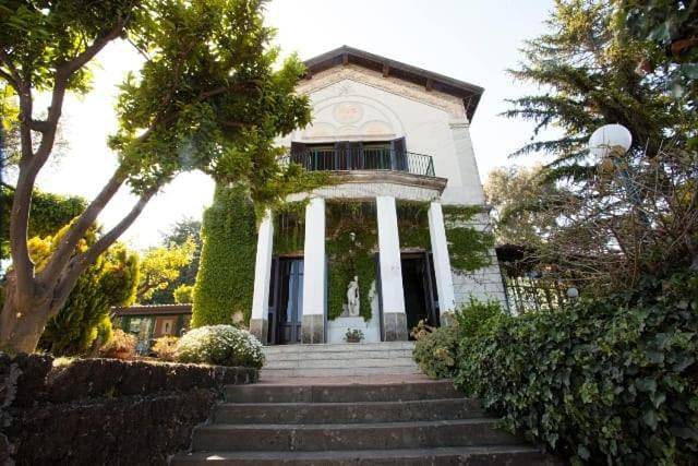 Ferienhaus für 8 Personen, mit Balkon und Terrasse sowie Garten und Pool