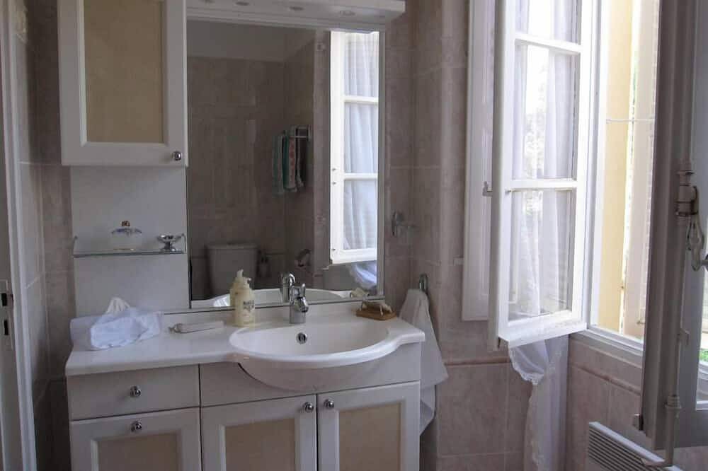 Appartement entier, Cap Corse  bord de mer appartement pour 4 personnes in Erbalunga, Brando
