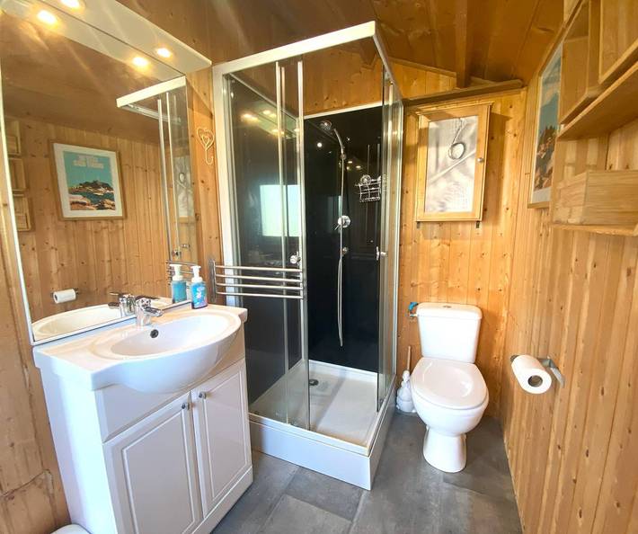Maison avec Wifi, jardin, à 200m du centre à Tregastel in Trégastel, Côte de Granit Rose