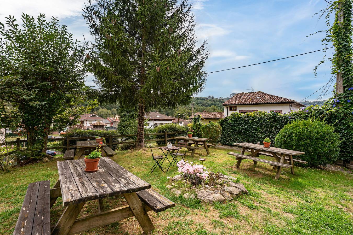 Ganze Wohnung, Ferienwohnung 'Florenta G4' mit Bergblick, Gemeinschaftsgarten und Wi-Fi in Cangas de Onís, Costa Verde (Spanien)