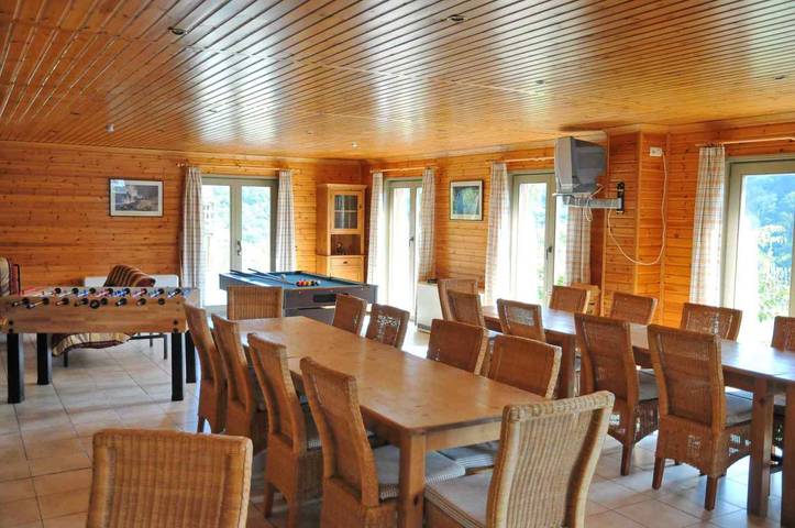 Gîte pour 30 personnes, avec terrasse ainsi que sauna et jardin à La Roche-en-Ardenne - 2