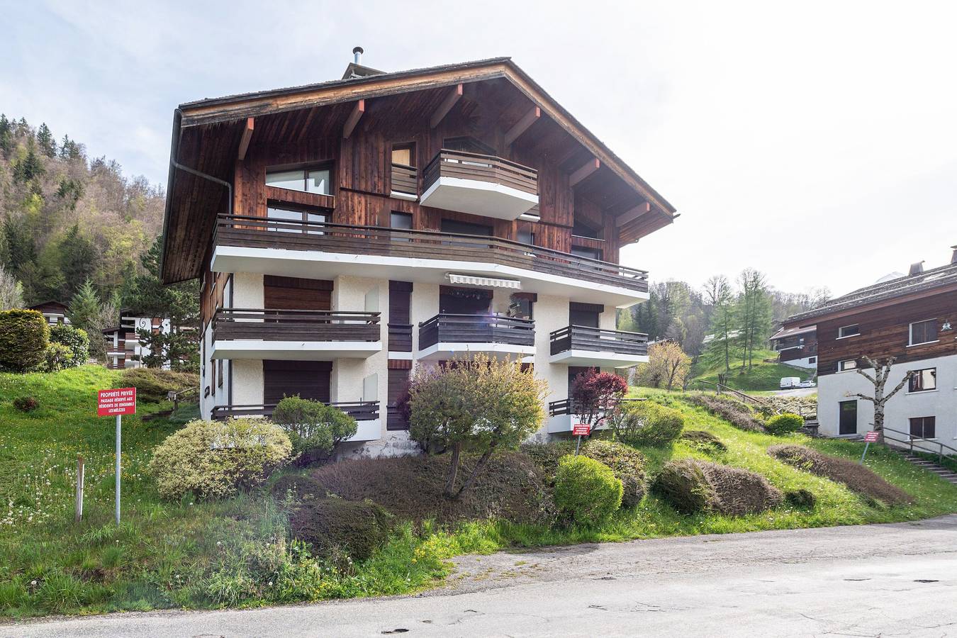 Appartement entier, Appartement "Les Genevriers" avec vue sur les montagnes, balcon et Wi-Fi in Le Grand-Bornand, Région d'Annecy