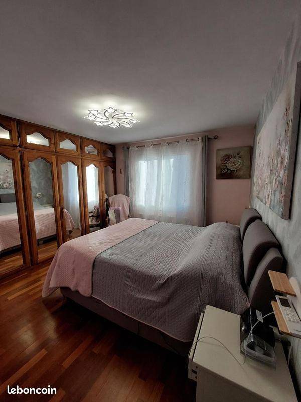 Location de vacances pour 8 personnes, avec jardin et piscine, animaux acceptés dans Theatre Galli Sanary Sur Mer - 4