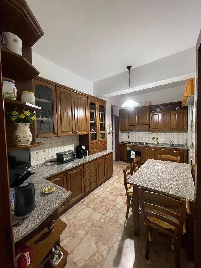 Gîte pour 4 personnes, avec terrasse dans Gallico Marina - 2