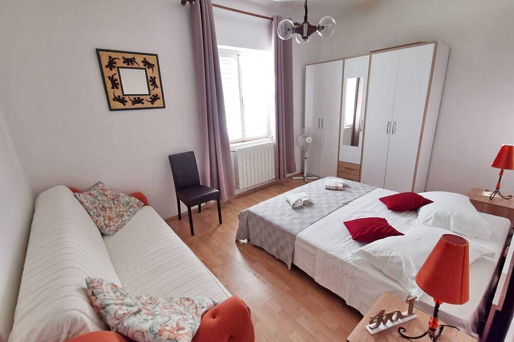 Ganze Wohnung, Bertie's Lodge - Four Bedroom Apartment in Blato, Korcula