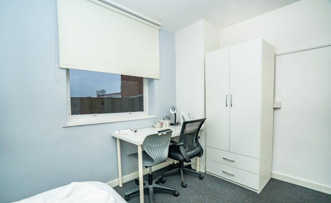 Entire studio, Budget Bright En-Suite Room in Central Coventry in Coventry, Birmingham Area