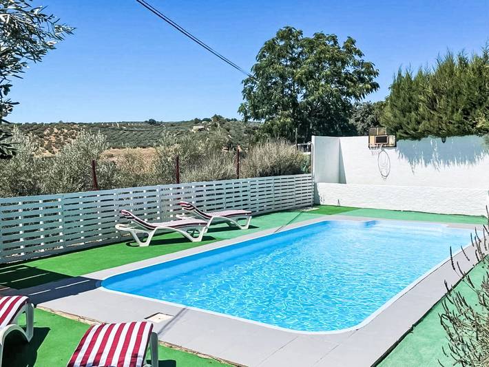 Ferienhaus für 8 Personen, mit Terrasse und Pool