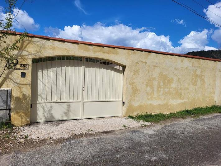 Location de vacances pour 2 personnes, avec jardin à Cuges-les-Pins - 2