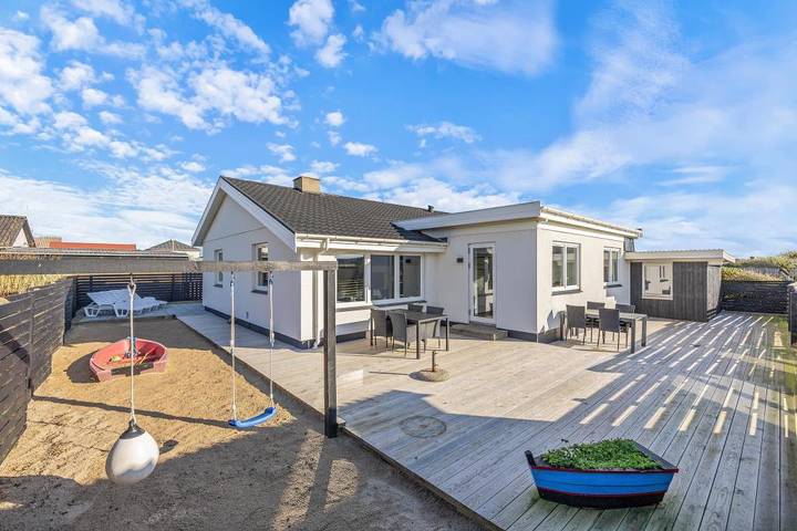 Ferienhaus für 6 Personen, mit Balkon/Terrasse und Garten in Thorsminde