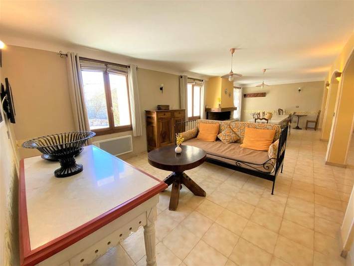 Gîte pour 7 personnes, avec piscine ainsi que vue et jardin, animaux acceptés à Redortiers