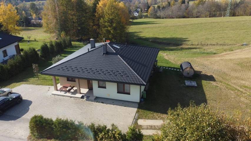 Domek letniskowy dla 9 osób, z jacuzzi i sauna oraz ogród, zwierzęta dozwolone w Podkarpacie