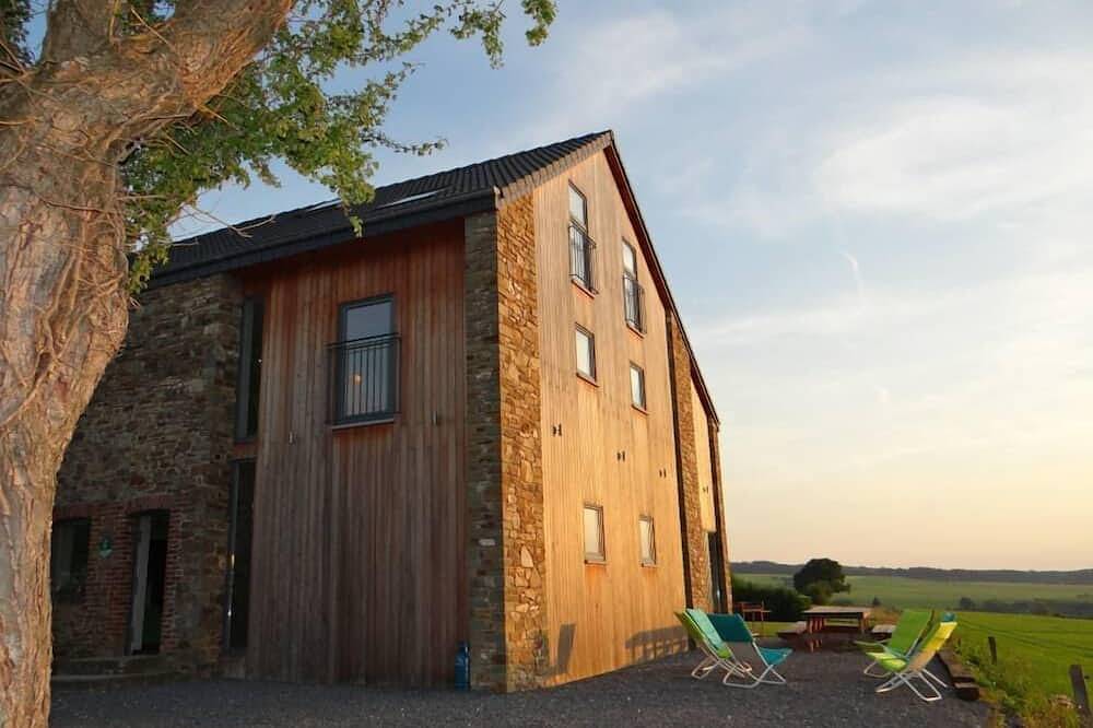 Geräumiges und komfortables Gîte mit Garten und sehr schöner Aussicht in Nassogne, Luxemburg Provinz