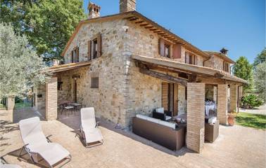 Ferienhaus für 11 Personen, mit Terrasse und Garten, kinderfreundlich in Umbrien