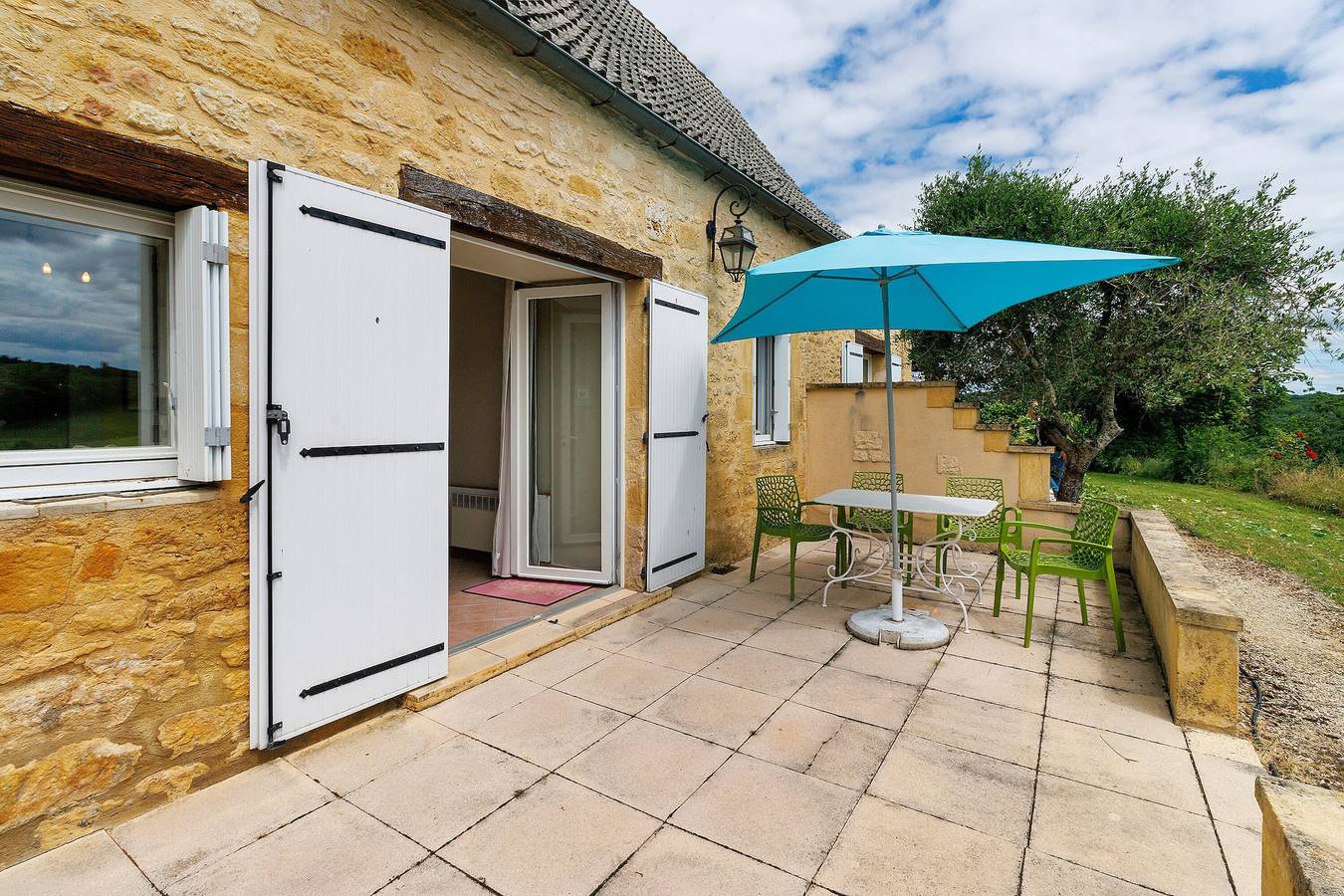 Gite Charly : terrasse privée, jardin commun, piscine et Wi-Fi à Salignac Eyvigues in Salignac-Eyvigues, Périgord Noir