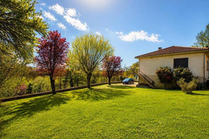 Location de vacances pour 8 personnes, avec vue et balcon, animaux acceptés à Liourdres
