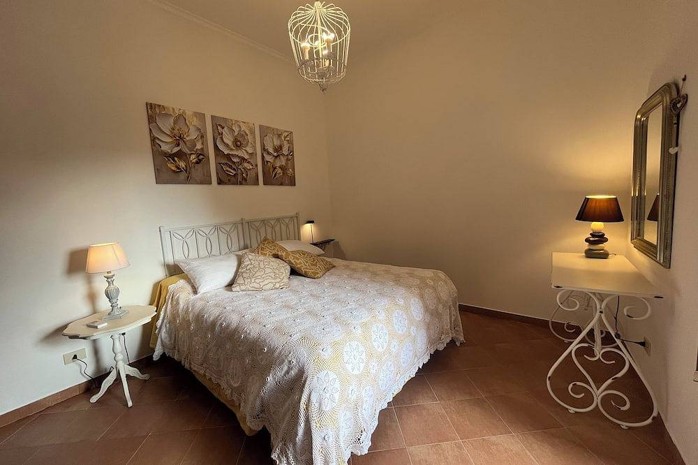 Cozy and bright suitable for couples and families with beautiful cathedral view in Bracciano, Lake Bracciano