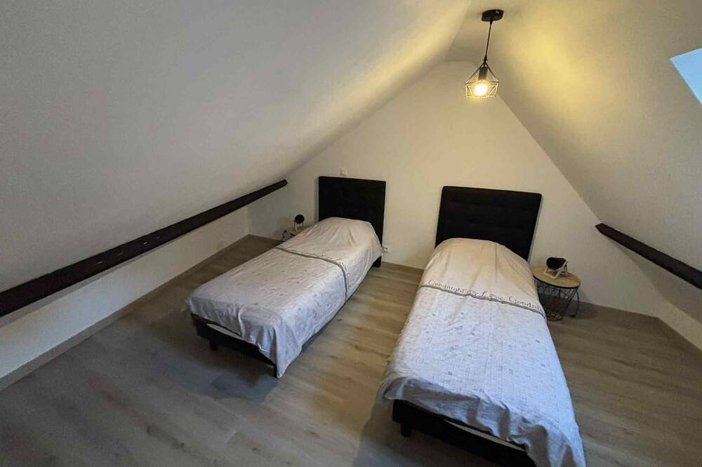 Little house on the old shoreline in Boulogne-sur-Mer, Boulogne-sur-Mer und Umgebung