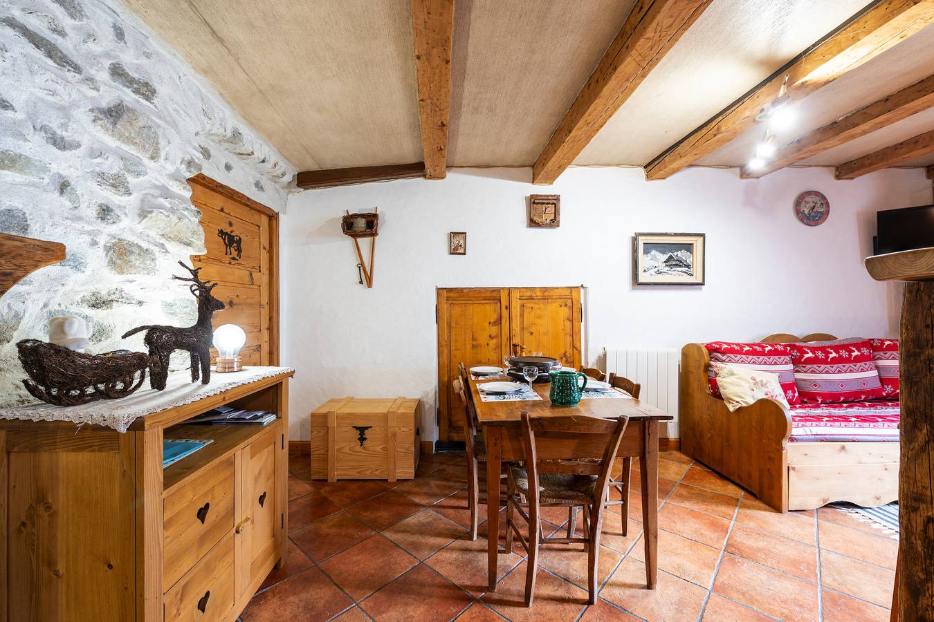 Ganzes Studio, Einzimmerapartment "2-4 Personen" mit Bergblick, privater Terrasse und Wlan in Beaufort (Rhône-Alpes), Albertville und Umgebung
