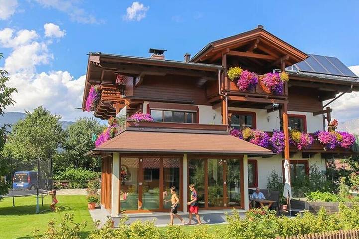 Ferienwohnung für 5 Personen, mit Balkon und Garten in Maishofen
