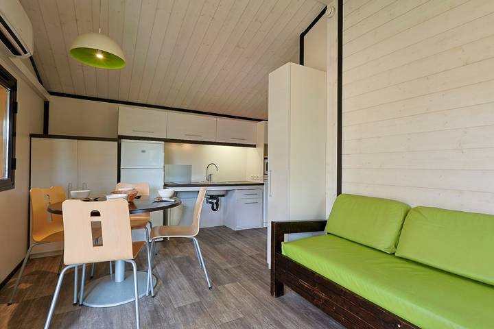 Location de vacances pour 4 personnes, avec terrasse ainsi que jardin et piscine à Solliès-Toucas - 3