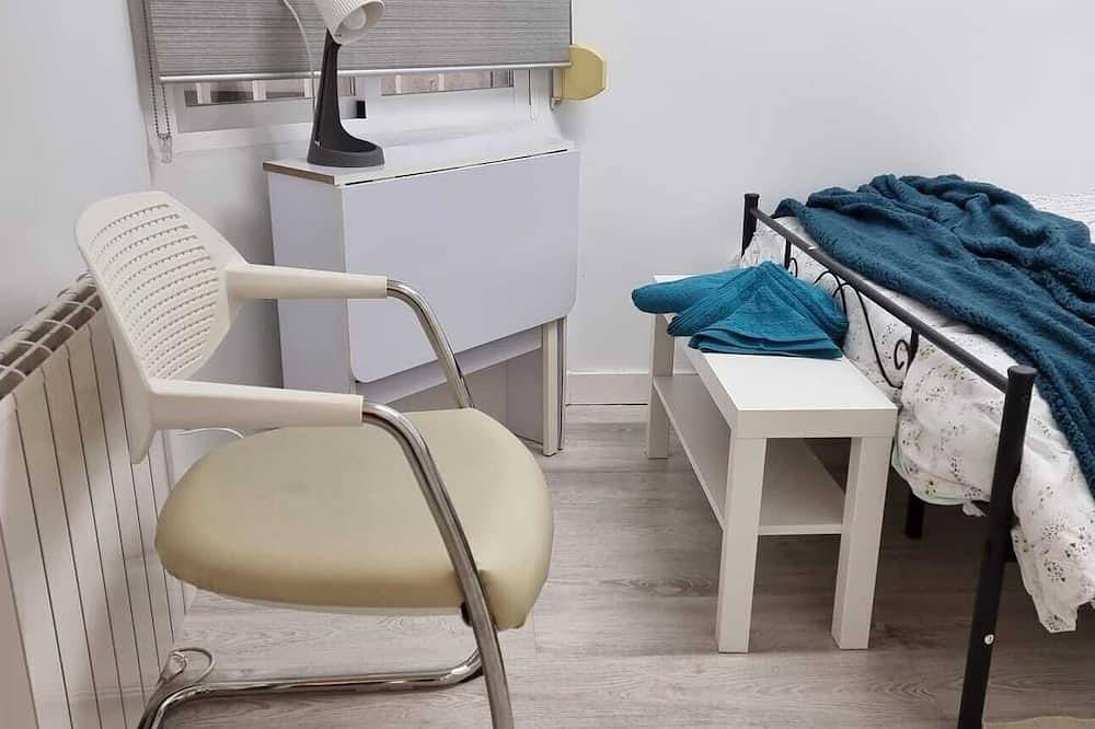 Entire apartment, La Insula Apartment in Alcalá de Henares, Madrid Province