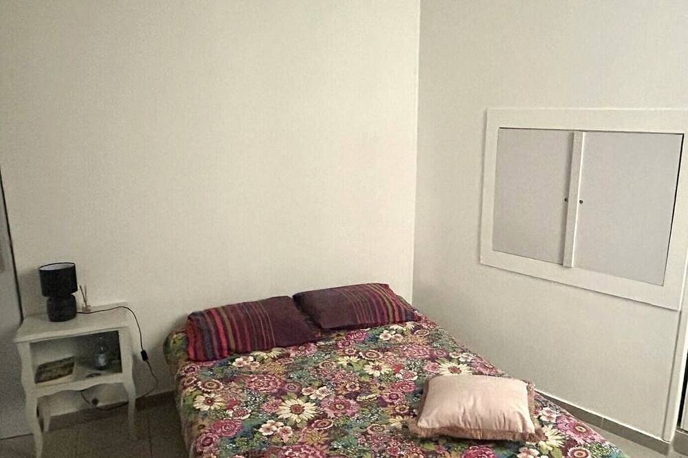 Ganze Wohnung, One-bedroom apartment in the historic center of Aubenas—Everything within walking distance in Aubenas, Ardèche