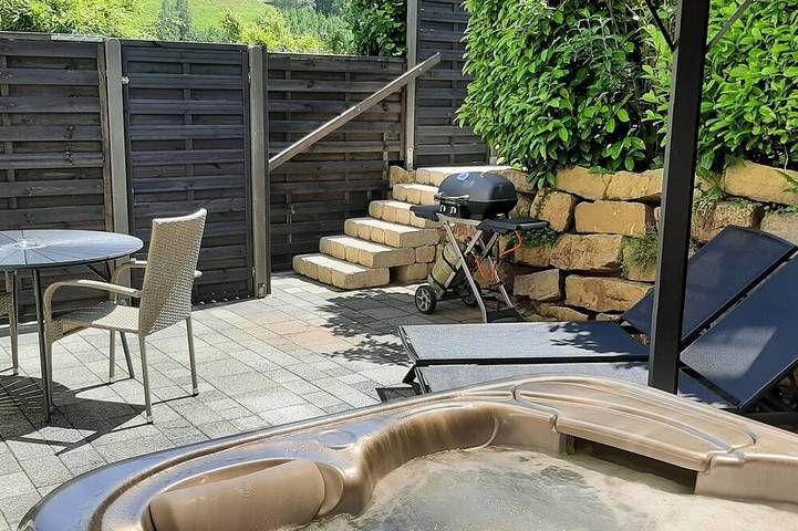 Gîte pour 2 personnes, avec jacuzzi et jardin, animaux acceptés à Burbach