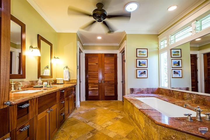 Vacation rental for 10 people, with terrace and yard in Poipu