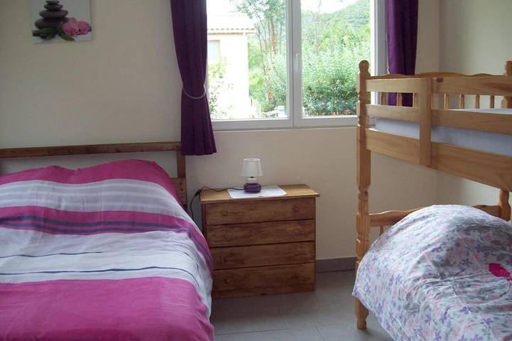 Gîte pour 6 personnes, avec jardin ainsi que terrasse et piscine à Belvianes-et-Cavirac - 2