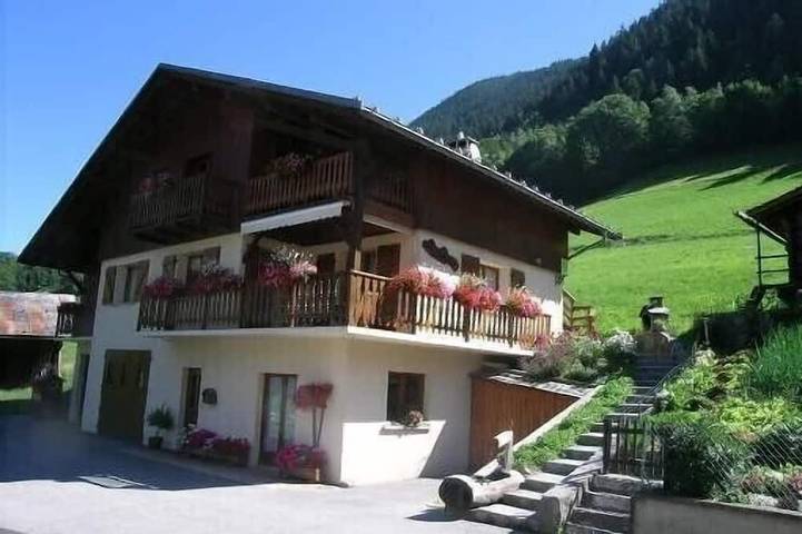 Location de vacances pour 8 personnes, avec balcon dans Arêches