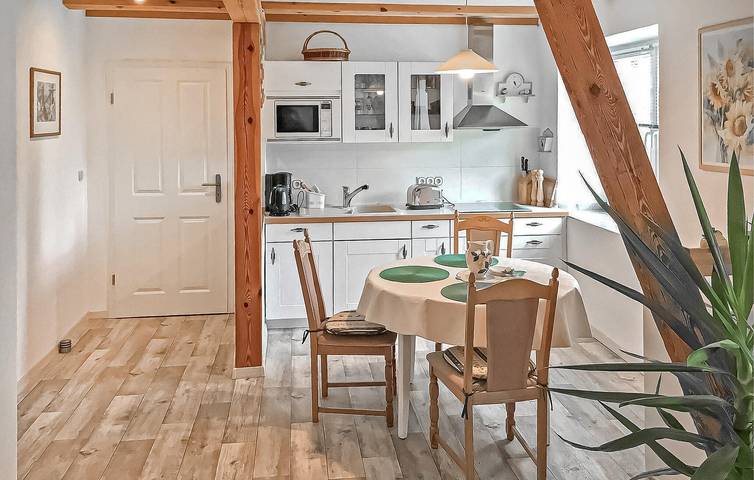 Ganze Ferienwohnung, Gemütliches Apartment am Strand mit Parkplatz und Garten in Wokuhl-Dabelow, Mecklenburg-Strelitz