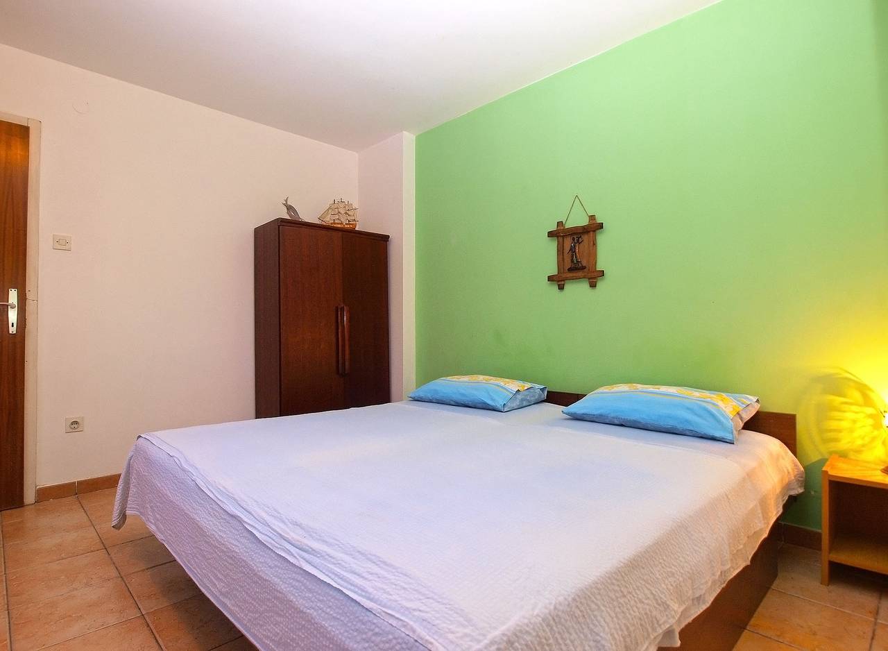 Apartamento entero, Apartamento de vacaciones para 4 personas con terraza in Banjole, Costa sur de Istria