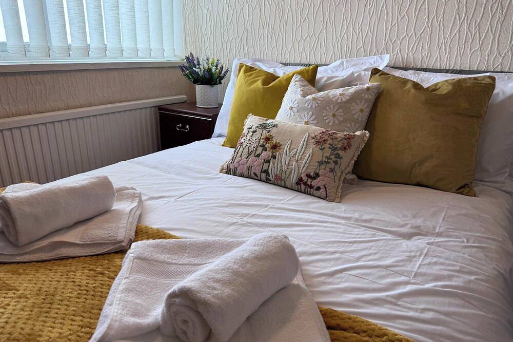 Welcoming 3Bdr Home nr Royal Hospital Chesterfield in Chesterfield, Derbyshire