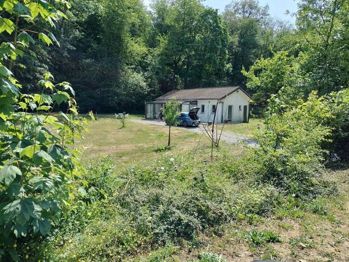 Location de vacances pour 4 personnes, avec Terrasse et Jardin ainsi que Vue sur le lac et Vue à Florennes - 2