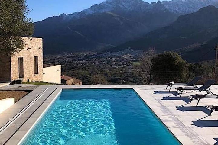 Gîte pour 8 personnes, avec terrasse et jardin à Moncale