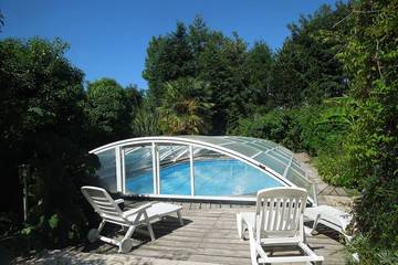 Gîte pour 8 personnes, avec terrasse et jardin à Plomelin
