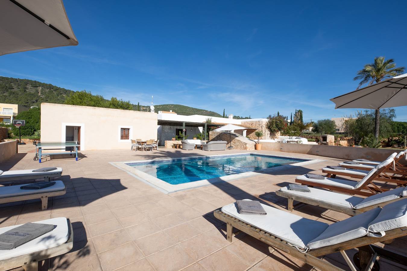 Lujosa villa "Can Mariano" con piscina, amplio jardín, aire acondicionado y Wi-Fi in Sant Josep de sa Talaia, Ibiza Sur