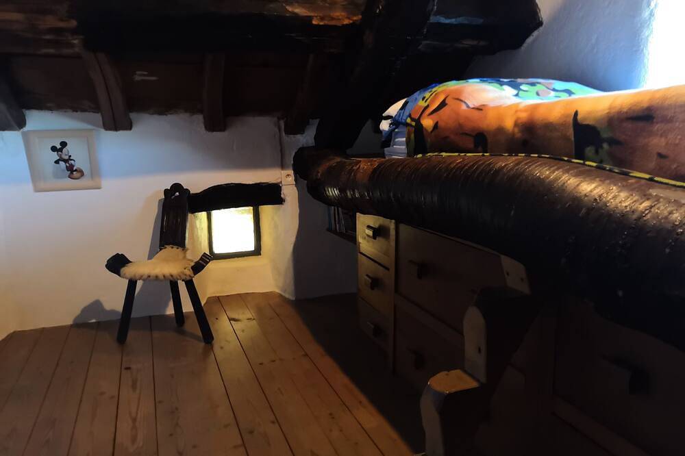 Maison toiture en lauzes : Ma Totéa in Saint-Mélany, Parc naturel régional des Monts d'Ardèche