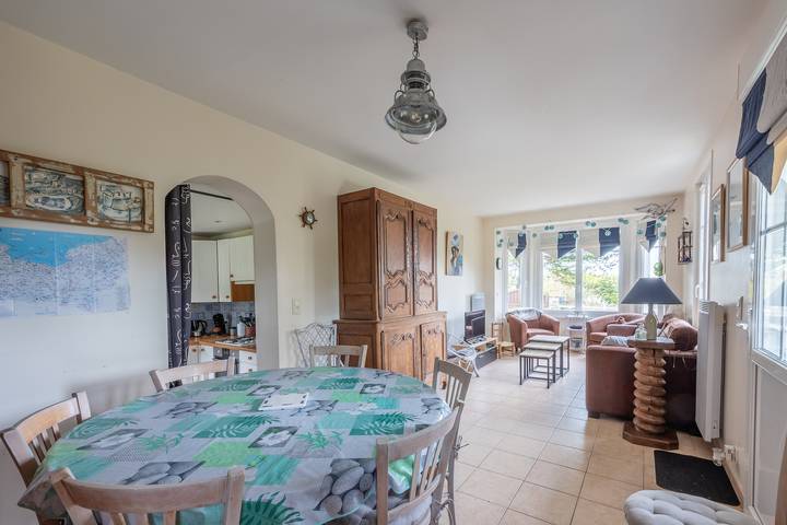 Location de vacances pour 8 personnes, avec terrasse et jardin à Ver-sur-Mer - 2