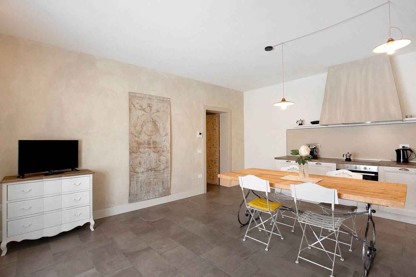 Appartement entier, Charmant appartement de vacances "Olivo" Wi-Fi, jardin et piscine partagés in Rivoltella del Garda, Desenzano del Garda
