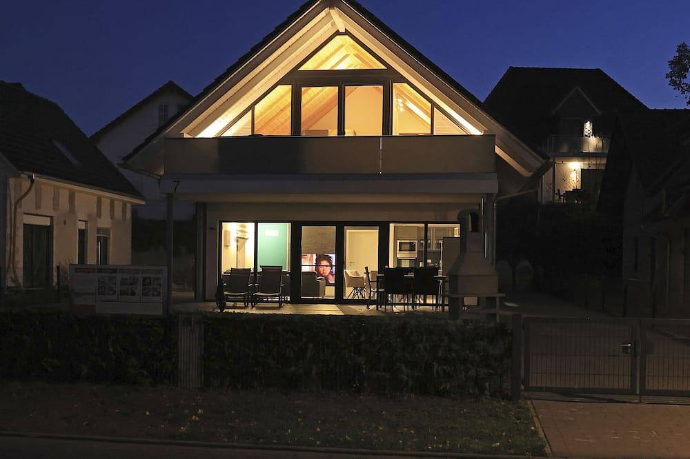 Strandhaus am See, Außen Whirlpool und Sauna zur alleinigen Nutzung, 30m zum See in Göhren-Lebbin, Fleesensee