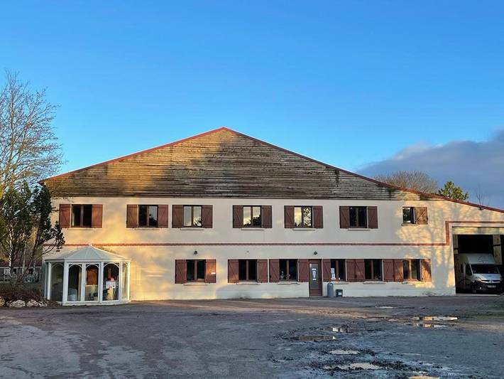Location de vacances pour 8 personnes, avec Terrasse ainsi que Jardin et Vue à Fontaine-sur-Ay